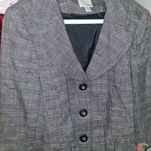 Halogen Women's Size 8P Textured Gray Skirt Suit